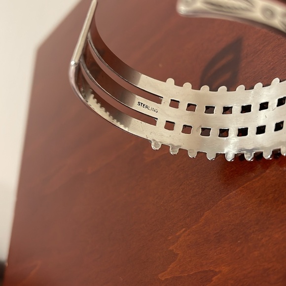 Beautiful Vintage Sterling Silver and Green Opaque Stone Cuff Bracelet - Picture 10 of 10